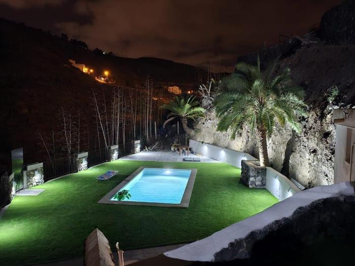 Charming Canarian House | Pool and Jacuzzi | Up to 9 People in Las Palmas de Gran Canaria