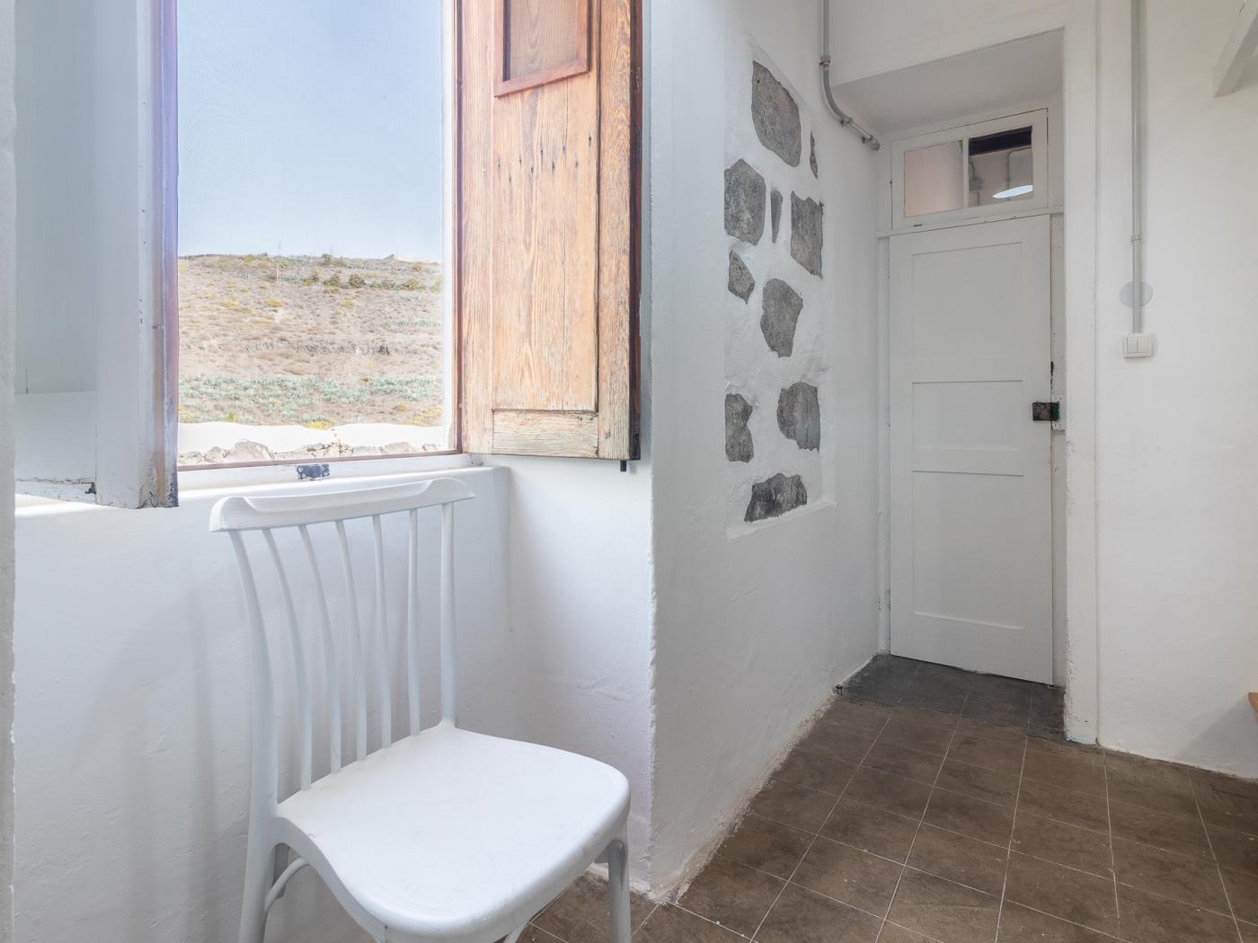 Charming Canarian House | Pool and Jacuzzi | Up to 9 People in Las Palmas de Gran Canaria