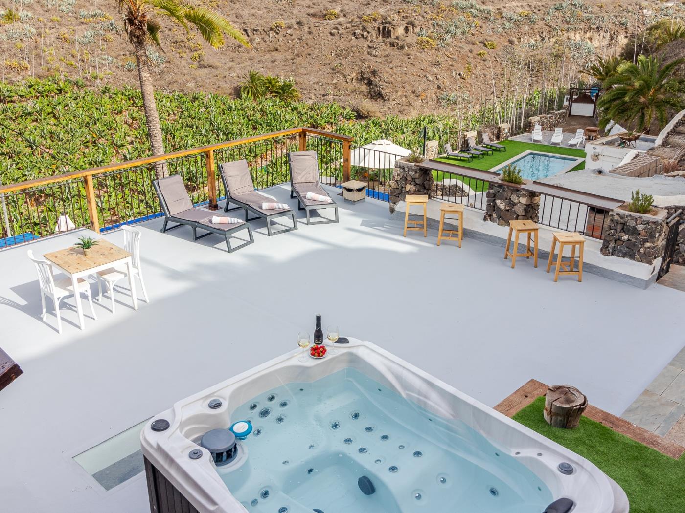 Charming Canarian House | Pool and Jacuzzi | Up to 9 People in Las Palmas de Gran Canaria