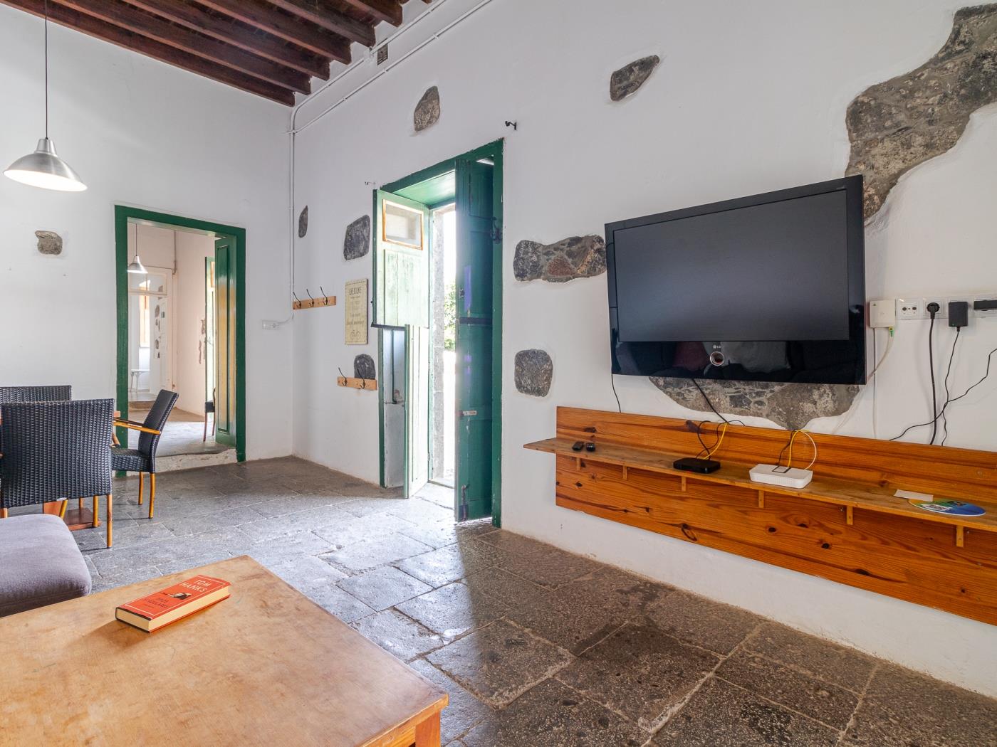 Charming Canarian House | Pool and Jacuzzi | Up to 9 People in Las Palmas de Gran Canaria