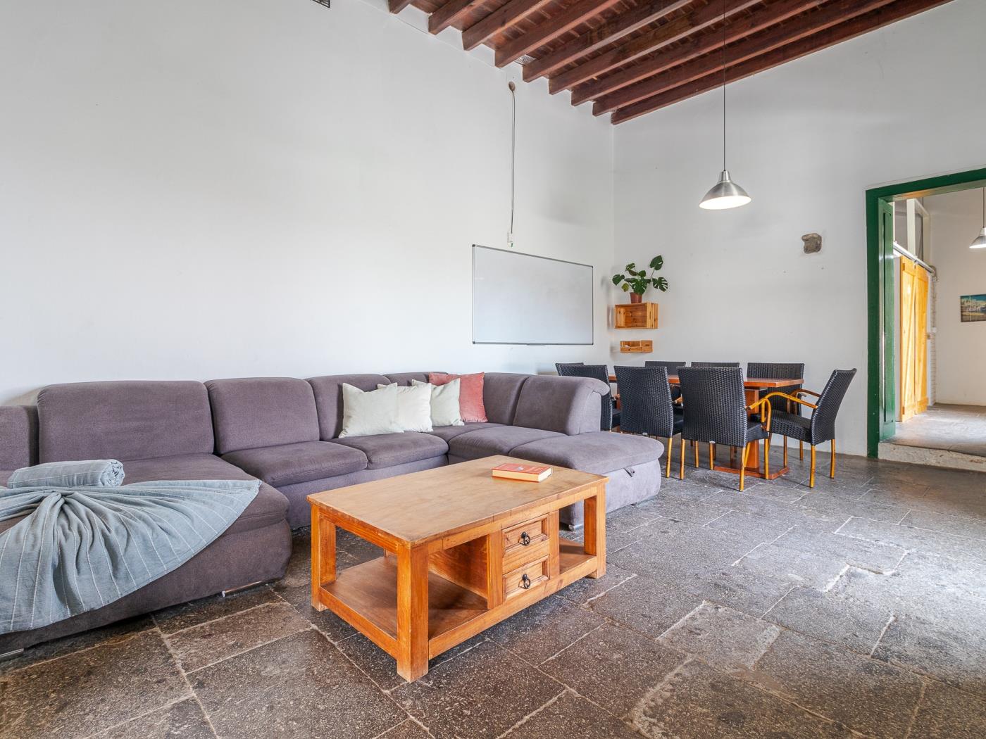 Charming Canarian House | Pool and Jacuzzi | Up to 9 People in Las Palmas de Gran Canaria