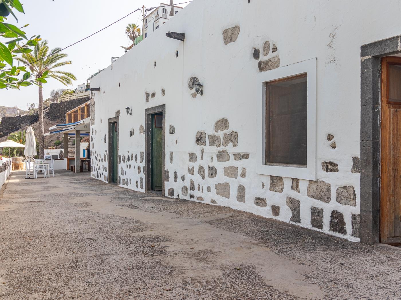 Charming Canarian House | Pool and Jacuzzi | Up to 9 People in Las Palmas de Gran Canaria