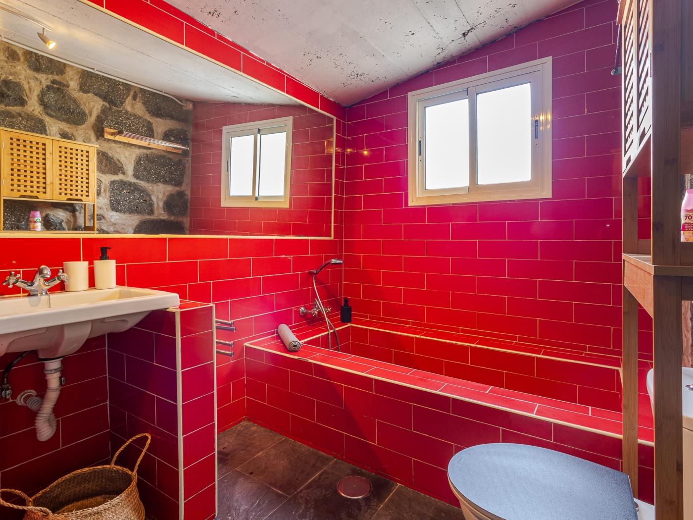 Charming Canarian House | Pool and Jacuzzi | Up to 9 People in Las Palmas de Gran Canaria